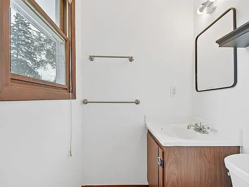 Ashwaubenon House: 2217 Barberry Lane