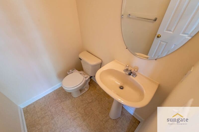 Rosedale Townhome: 11 Hallsdale Ct