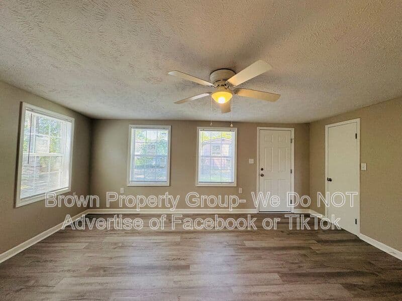 Fayetteville House: 5143 Longbranch Dr
