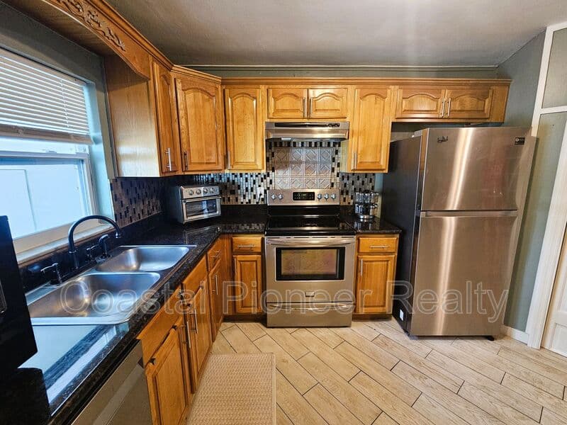 Tampa House: 7301 N 13th St