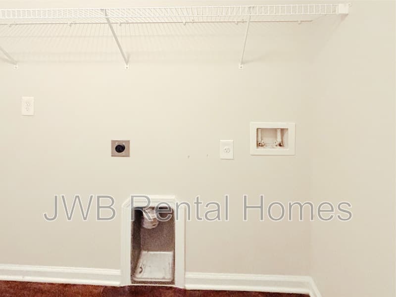 Jacksonville House: 10507 Oak Crest Dr