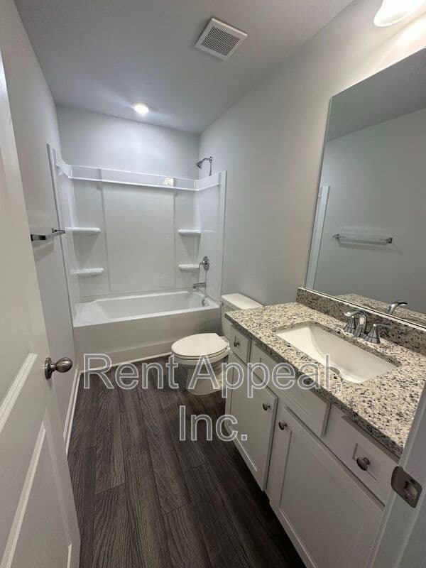 Woodstock House: 383 Lanier Cir