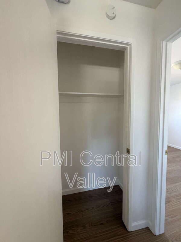 Manteca Condo: 111 North Walnut Avenue