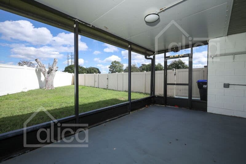 Orlando House: 3810 Cedarwaxwing Ave