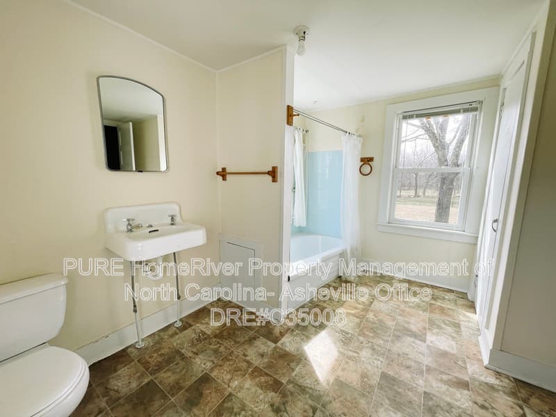 Swannanoa House: 648 Bee Tree Road