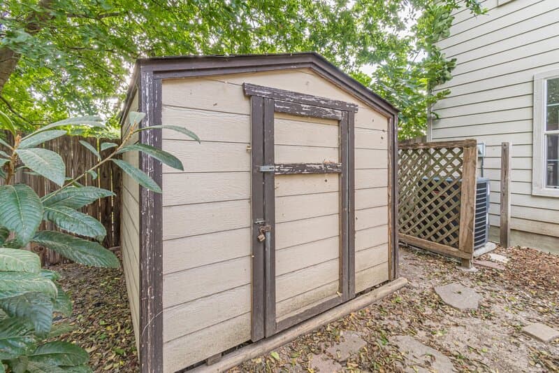 San Antonio House: 11223 Victory Cavern