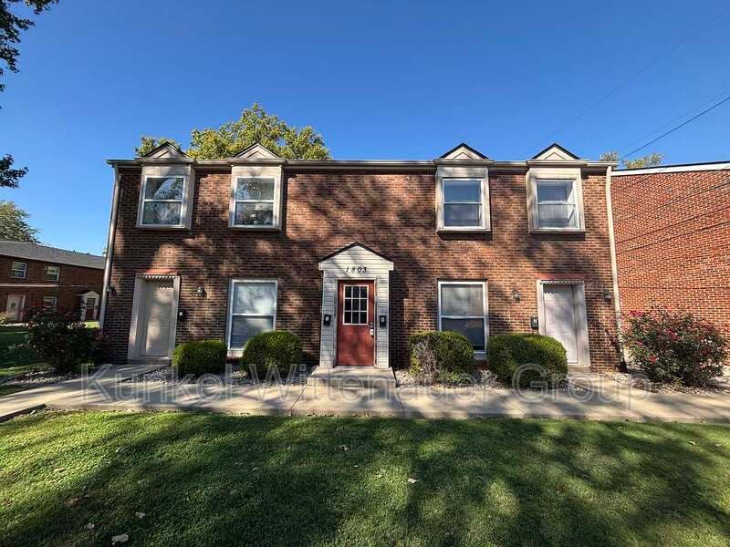 Swansea Condo: 1803-4 Jamestown Road