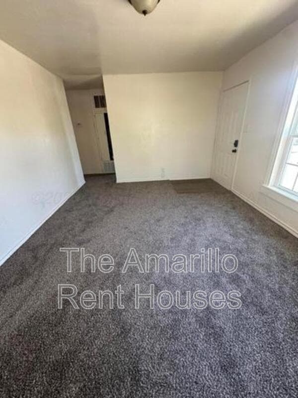 Amarillo House: 1636 N Nelson St