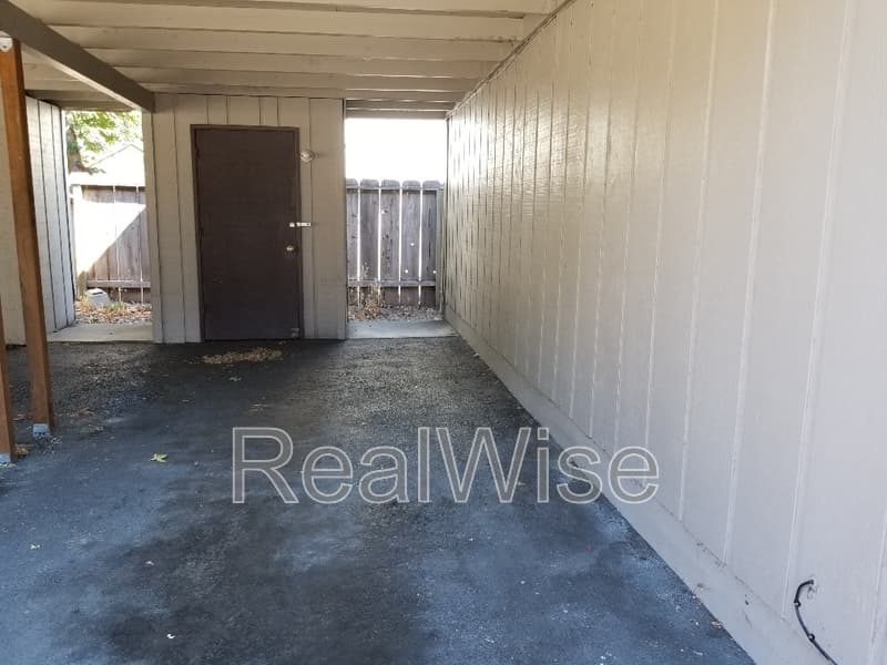 Grants Pass Townhome: 1112 SW 5th St