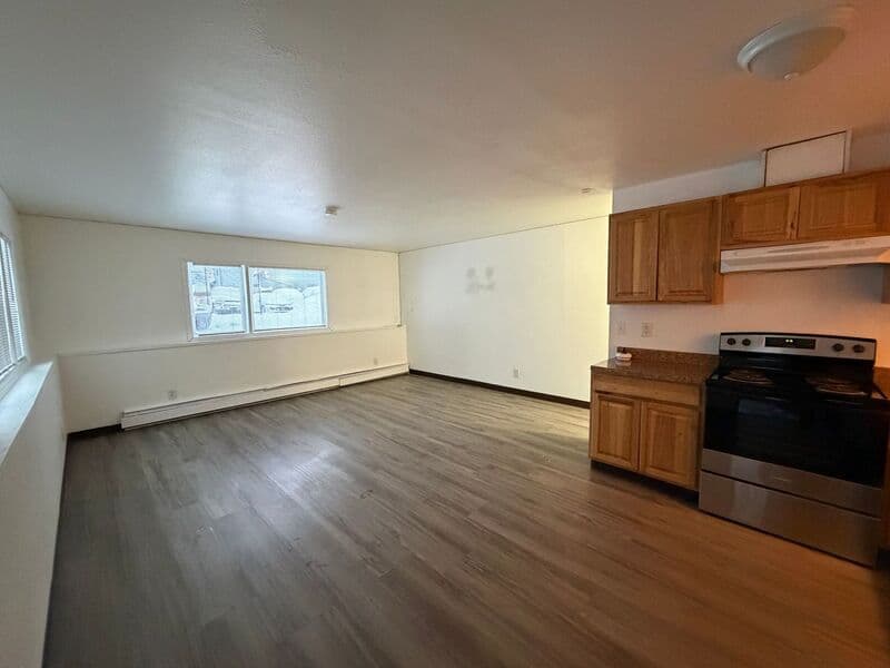 Anchorage House: 138 N Klevin St