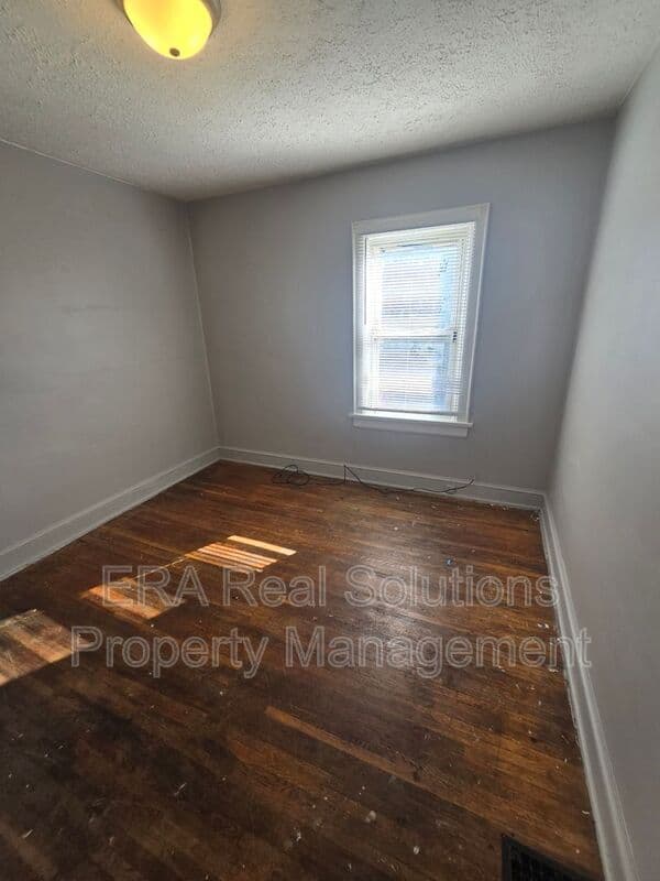 Columbus Condo: 596 S Hague Ave