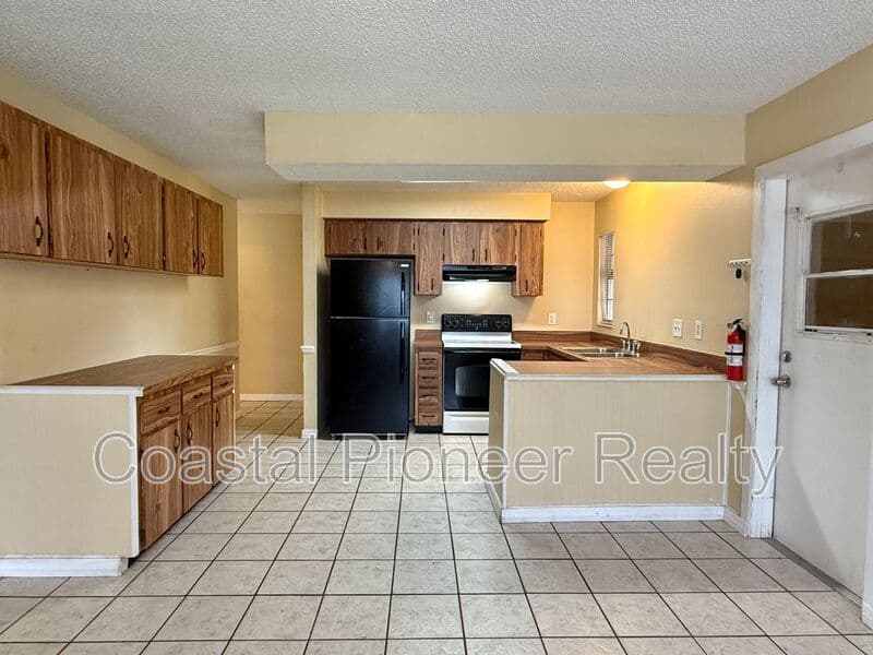 Spring Hill House: 6063 Shingler Ave
