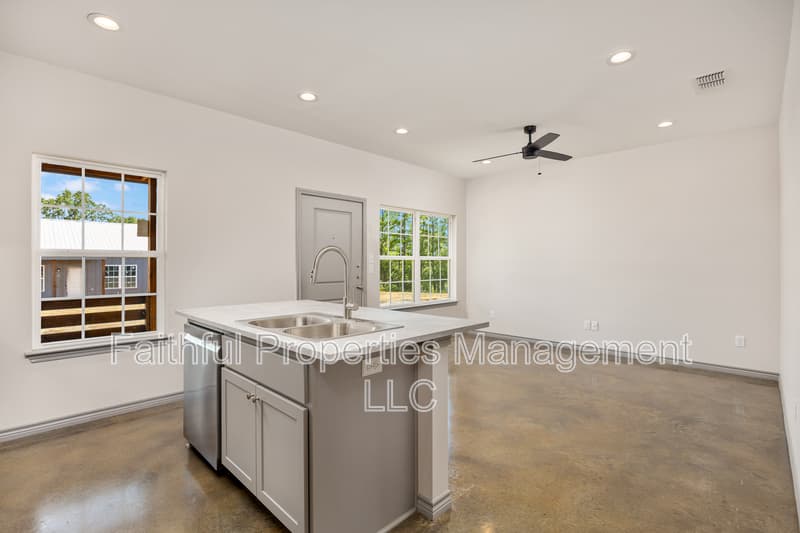 Tyler Condo: 13554 Farm to Market Road 14 - 10