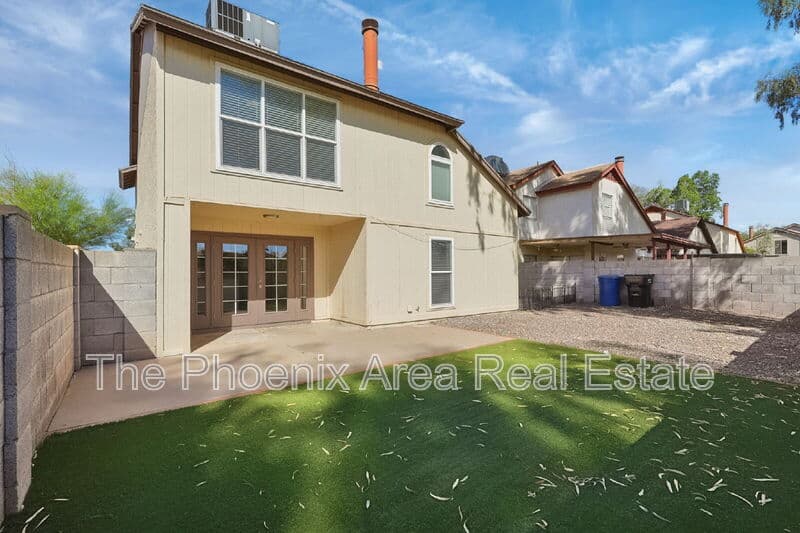 Chandler House: 1115 W Estrella Dr