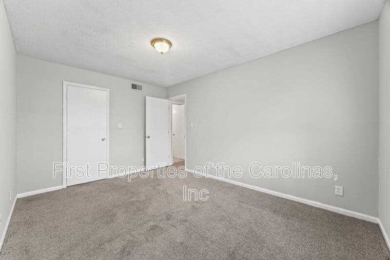 Charlotte House: 5805-H Hunting Ridge Lane
