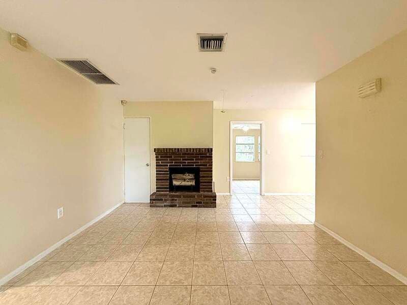 Fort Myers House: 2985 Saint Charles Street