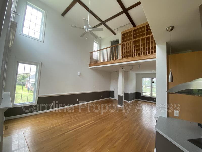 Raleigh House: 1021 Rolling Farm Drive