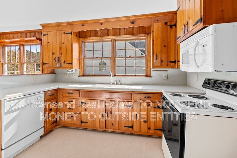 Fayetteville House: 315 Fairfield Dr.