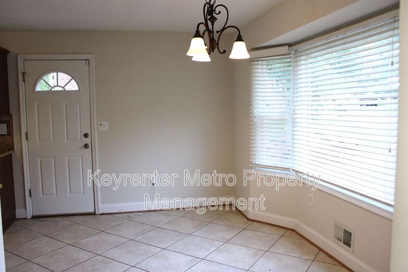 Clinton House: 5245 West Boniwood Turn