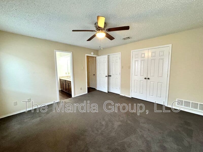 Dallas House: 13217 Fall Manor Dr
