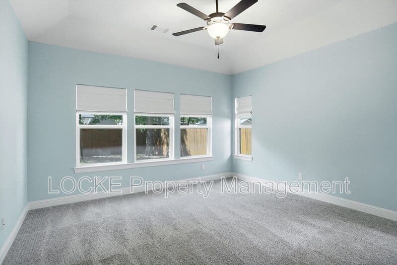 Fort Worth House: 2809 W Bewick St