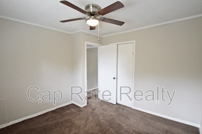 Columbus House: 1226 Parkview Dr