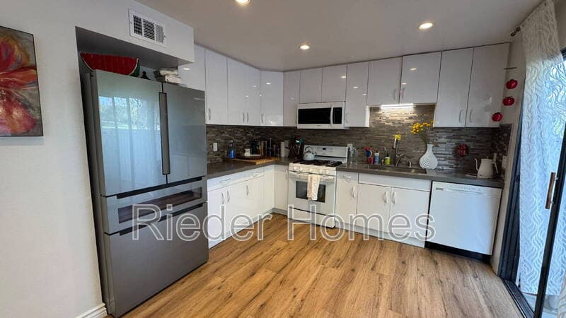 La Jolla Condo: 8273 Via Mallorca