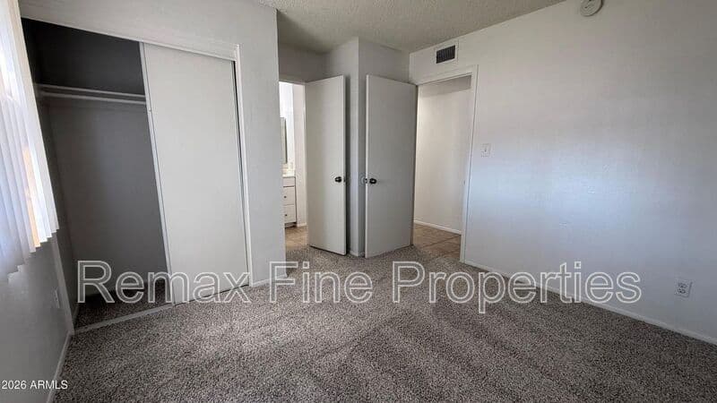 Glendale House: 5701 N 44th Avenue