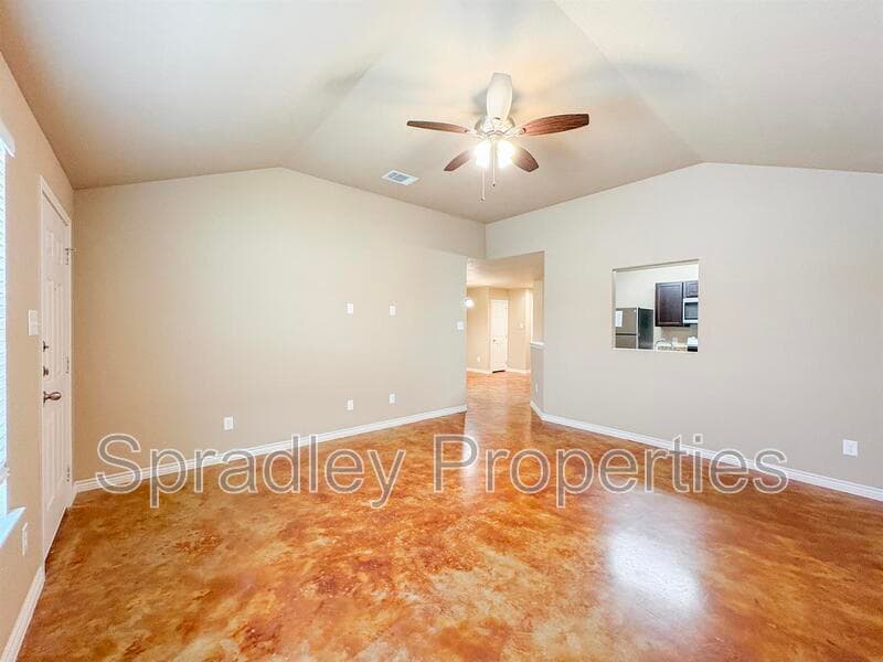 Belton Condo: 1044B Mason Dr