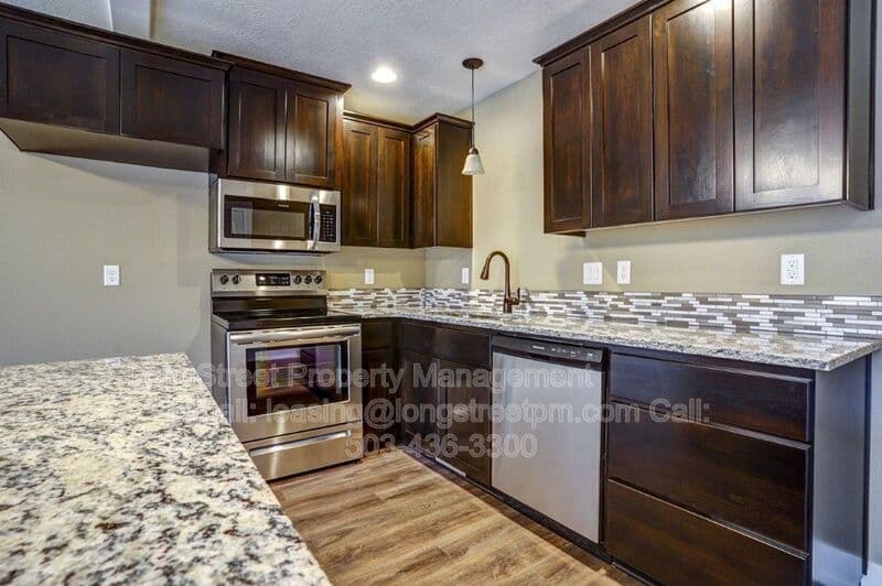 Monmouth Townhome: 484 S Monmouth Ave