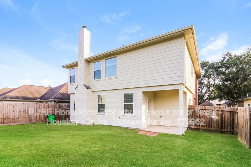 Fresno House: 2131 Chelsea Vale Dr