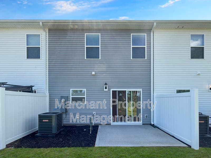 Greer Townhome: 154 Randwick Lane