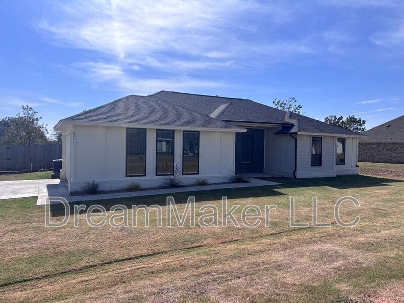 Goldsby House: 1016 Apple Blossom Way