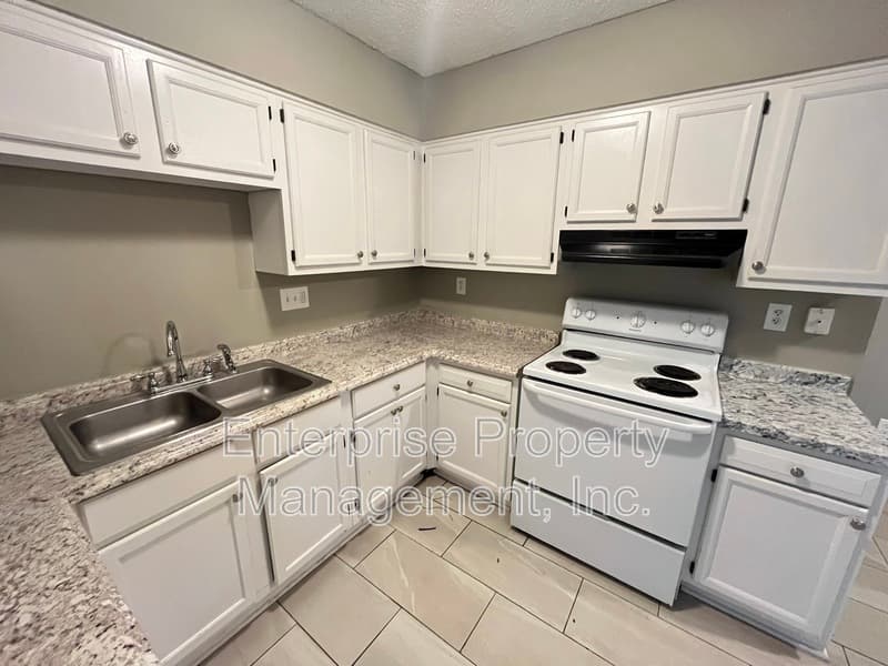 Memphis House: 3898 Votive Dr