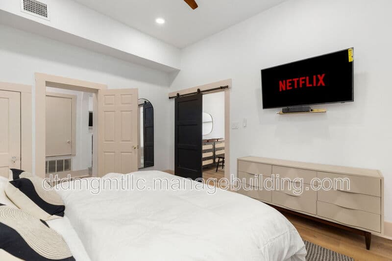 San Antonio Condo: 110 East Craig Place