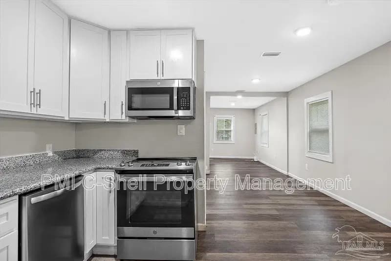 Pensacola House: 3258 Peagler Plaza Rd