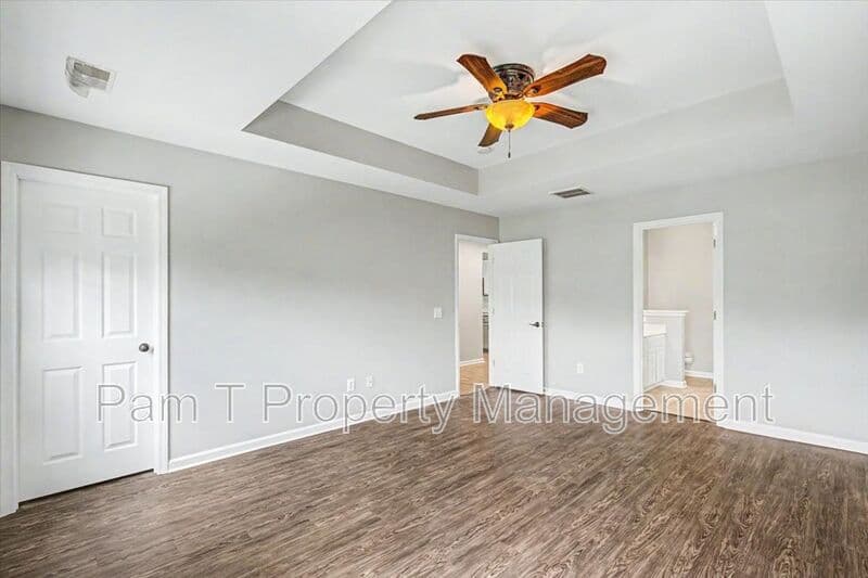 Pooler House: 4 Bainbridge Way