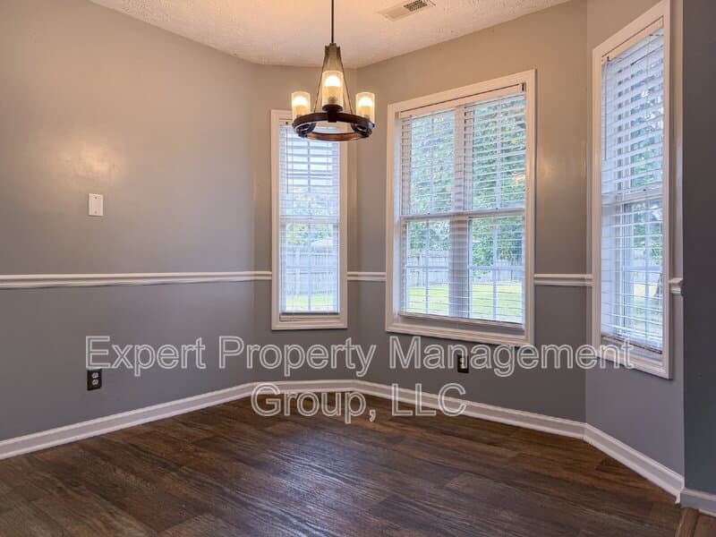 Raeford House: 162 Cavalier Dr