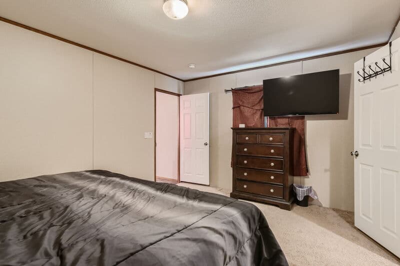 Dale House: 517 Crossroads Drive