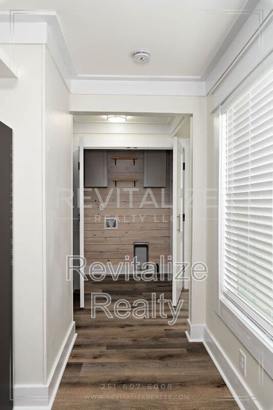 Mobile House: 80 Hathaway Rd N