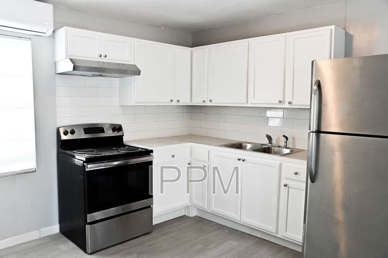 Alamo Condo: 1141 W Acacia