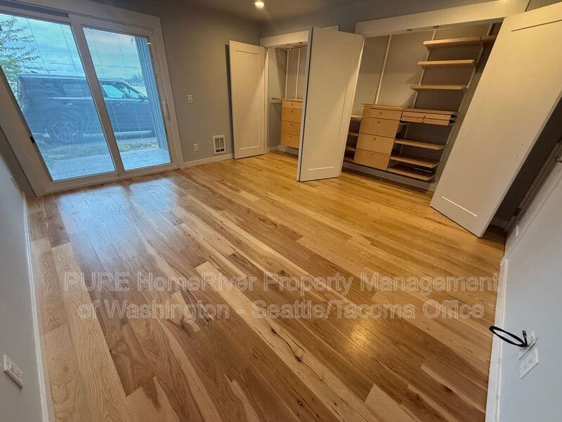 Renton Condo: 3306 Lake Washington Blvd N