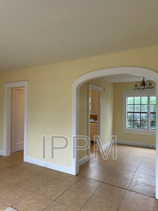 San Benito Condo: 284 Corona Crescent