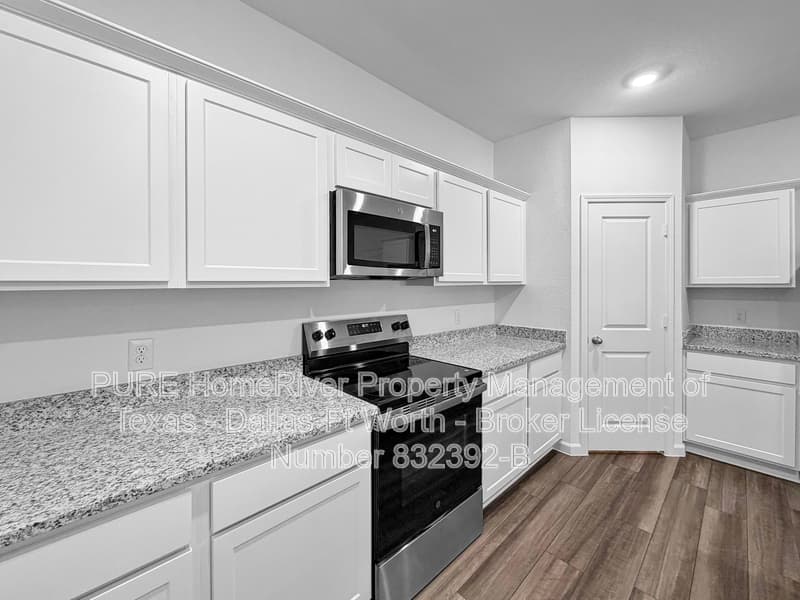 Melissa House: 2213 Burnwood St