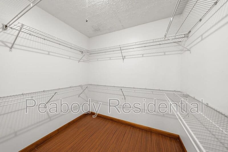 Springfield House: 8273 Raindrop Way