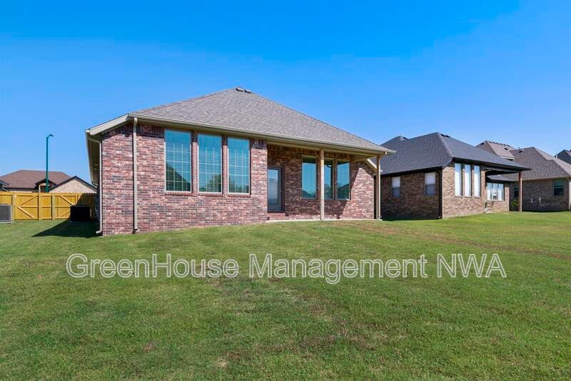 Siloam Springs House: 710 W Jillian Street