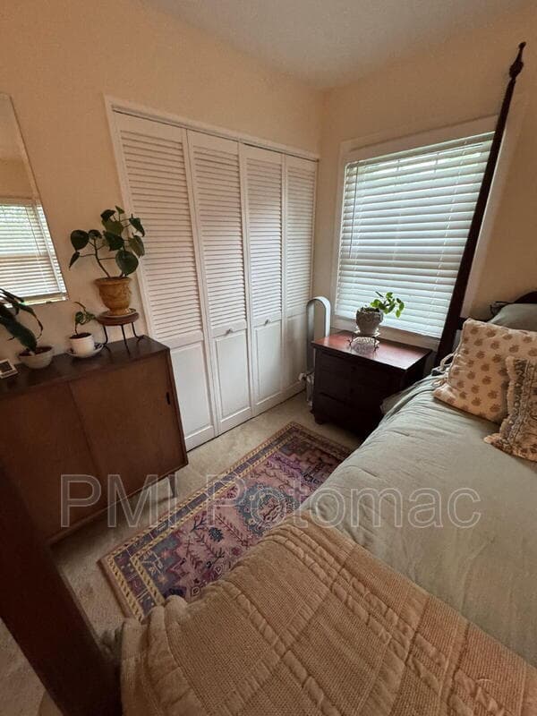 Bowie House: 12618 Kavanaugh Ln