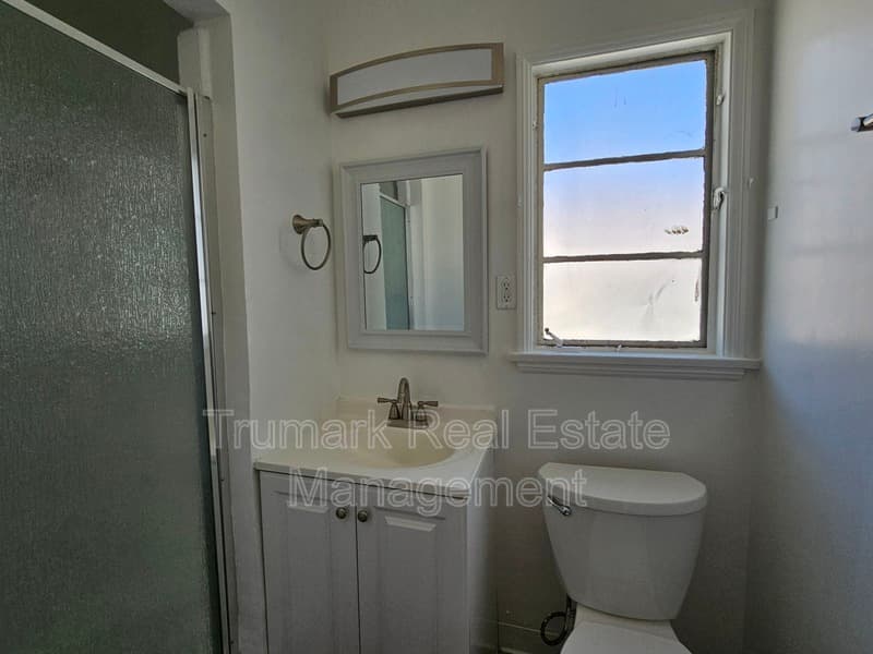 Glendale Condo: 623 W Stocker St