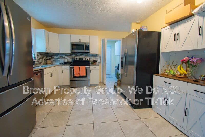Spring Lake House: 111 Kristin Ave