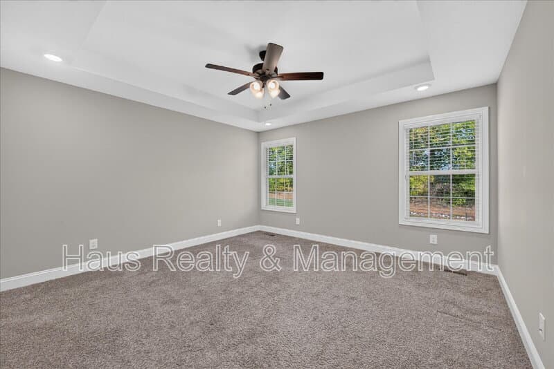 Clarksville House: 1280 Cardinal Creek Drive